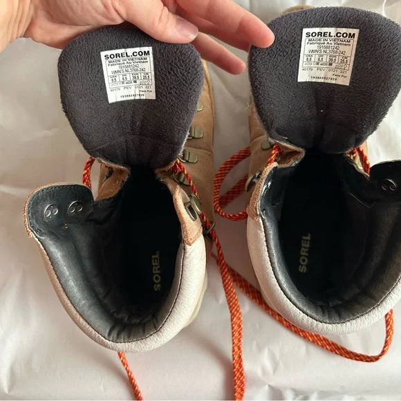 Sorel Tan Boots with bold Red, orange yellow Laces - Picture 13 of 15